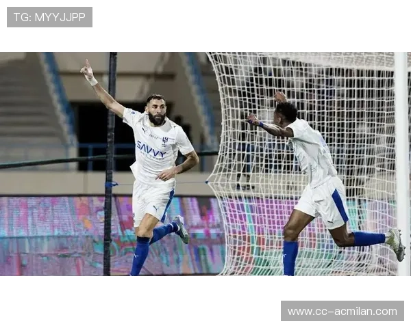 本泽马沙特新月亮相，展现强大攻击力