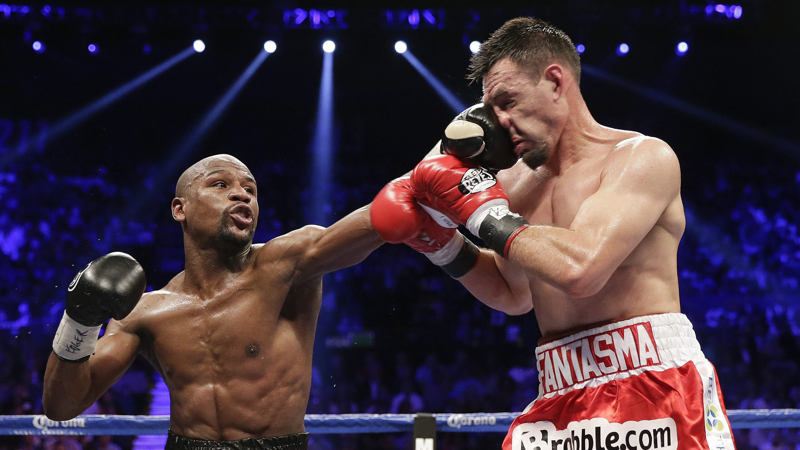 拜仁边后卫内收战术打破防守平衡，拜仁 边后卫